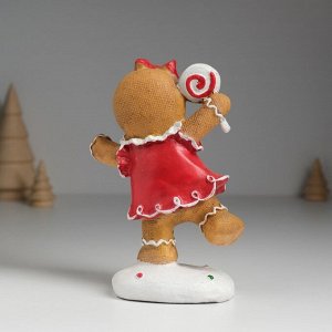Фигурка полистоун «Пряничка в красном платье, с леденцом», 10x5x14 см