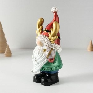 Фигурка полистоун «Дед Мороз в колпаке с рожками, с ёлочным шариком», 11x9.5x21 см