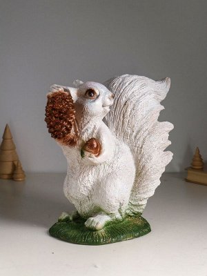 Фигурка полистоун «Белка с шишкой», с глиттером, 26x28 см