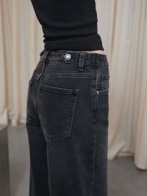 Чёрные джинсы straight с декоративными патами
