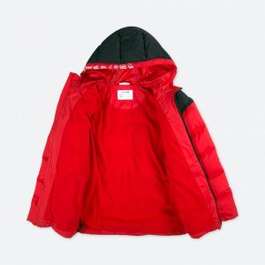 Куртка Теплая и уютная стеганная куртка для мальчиков. Выполнена из ветронепродуваемого материала, отталкивающего воду и безвредного для детского здоровья. Надежно защищает от ветра и холода. Практичн