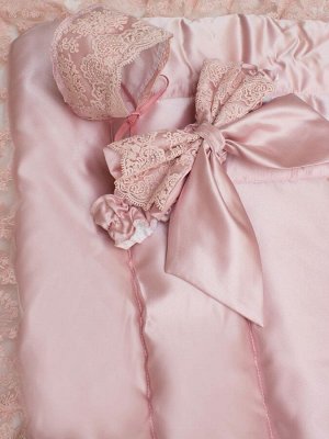 Конверт-одеяло на выписку "Неаполитания" утренняя роза с розовым кружевом и бантом
