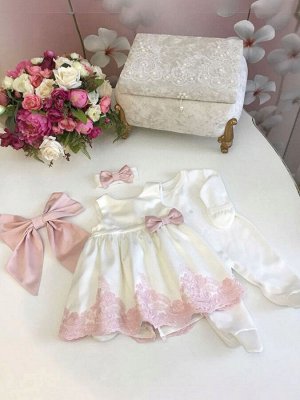 Комплект на выписку "Принцесса" Русский Сатин комбинезон и платье (молочное с розовым кружевом)