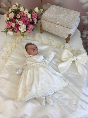 Luxury Baby Комплект на выписку &quot;Принцесса&quot; Русский Сатин комбинезон и платье (молочное с молочным кружевом)