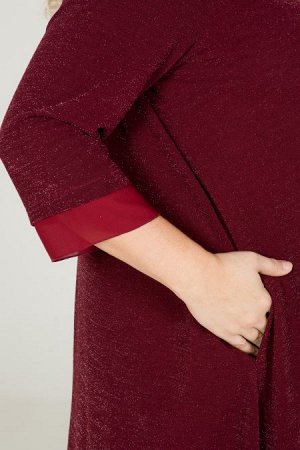 Платье Цвет:
бордовый
Состав:
80%ПЭ 18%Вискоза 2%Эластан
Длина изделия:
104 см
Размер модели:
56
Рост модели:
174 см
Интересное платье А-образного силуэта из  трикотажного полотна "люрекс" , в виде от