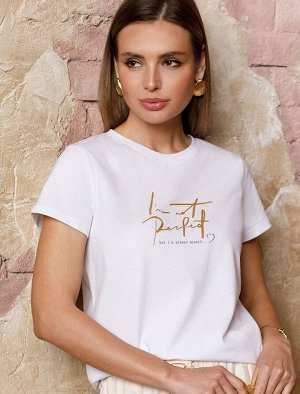 Футболка из 100% хлопка с авторским принтом.