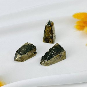 Кристалл из Пирита