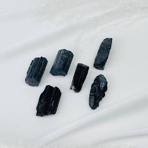 Кристалл из необработанного черного Турмалина (Шерл)