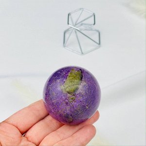 Шар из Стихтита в змеевике (Атлантисит)