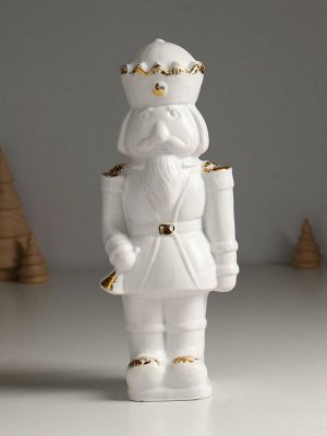 Фигура «Щелкунчик новогодний», 24x10x7.5 см, белый с позолотой
