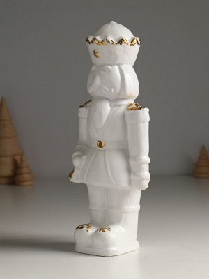 Фигура «Щелкунчик новогодний», 24x10x7.5 см, белый с позолотой