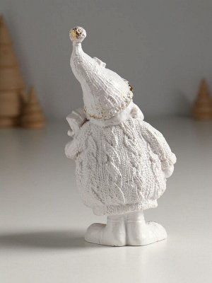 Фигурка «Дед Мороз с подарком», 16x8.5x6.5 см, белый с позолотой
