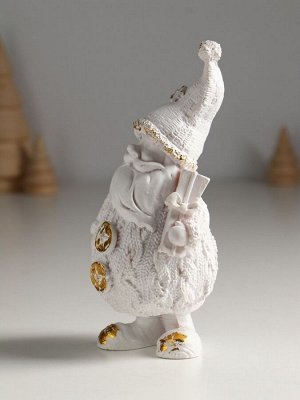 Фигурка «Дед Мороз с подарком», 16x8.5x6.5 см, белый с позолотой