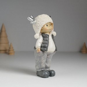 Фигурка полистоун «Малыш. Малышка в мохнатой шапке с оленьими рожками», 7*4*14 см, МИКС