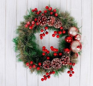 Венок новогодний d=30 см «Зимнее волшебство. Красные ягоды и шишки»
