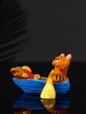 Фигурка полистоун «Кот в лодке с рыбкой», 4.2x5.8x5.4 см