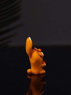 Фигурка полистоун «Зайчик с сердцем», 3.5x1.8x1.7 см