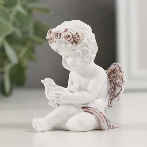 Фигурка полистоун «Ангелочек с птичкой в руках», кофейный венок, 5.5x4.5x6.5 см