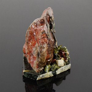 Фигурка-скол «Горка», с корундом