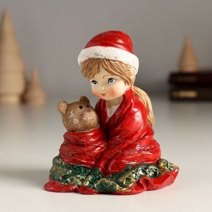 Фигурка полистоун «Малышка в красном пледе с медвежонком», 7.5x6x8.5 см