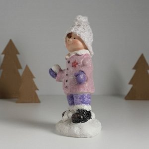 Фигурка керамика «Мальчик в розовой курточке, со снежком», 10.3x7.3x16 см