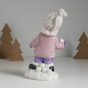 Фигурка керамика «Мальчик в розовой курточке, со снежком», 10.3x7.3x16 см