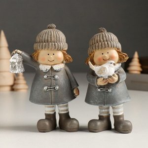 Фигурка полистоун «Малышка в сером пальто с птичкой; фонариком», 5x6x14 см, МИКС