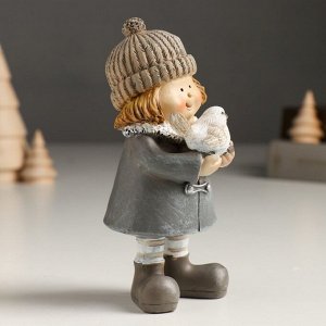 Фигурка полистоун «Малышка в сером пальто с птичкой; фонариком», 5x6x14 см, МИКС