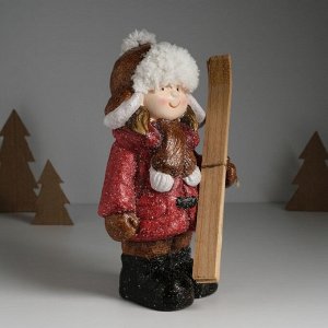 Фигурка керамика «Малышка в красном пальто и шапке ушанке, с лыжами», 13x9.5x23 см
