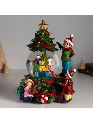 Снежный шар новогодний стеклянный «Мальчик наряжает ёлку», музыкальный, световой, d=10 см, 18x16x23 см