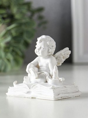 Фигурка полистоун «Ангелок с лупой на книге», белый, 7.7x5x7 см