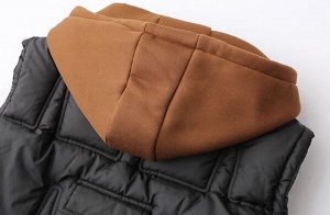 Жилет утепленный стеганый с трикотажным капюшоном на молнии, черный