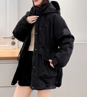 Парка зимняя объемная с капюшоном и карманами, на молнии, черный