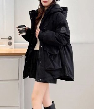 Парка зимняя объемная с капюшоном и карманами, на молнии, черный