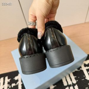 Лоферы женские кожаные зимние