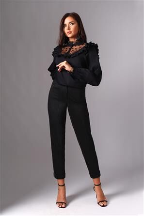 Комплект Комплект МиА-Мода 1115 
Состав ткани:Блуза: Спандекс-3%; Хлопок-71%; ПА-26%; Брюки: Вискоза-33%; ПЭ-62%; Спандекс-5%; 
Рост: 164 см.

Брючный комплект состоит из блузки и брюк. Блузка изгото