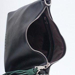 Сумка 18 см x 19 см ( max 27) x 6,5 cm  (высота x длина  x ширина ) Компактная сумочка кросс-боди, декорирована кисточкой, закрывается на молнию, носится на плече на длинном ремне. Максимальная   длин