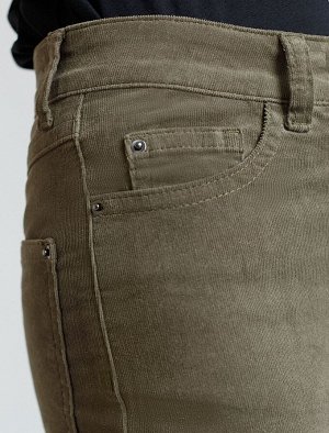 Укороченные эластичные брюки слим из микро вельвета хаки