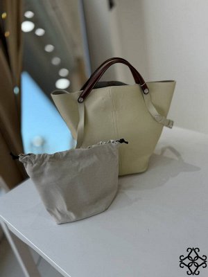 Сумка ОБЯЗАТЕЛЬНО УКАЖИТЕ ЖЕЛАЕМЫЙ ЦВЕТ!
Размеры дна сумки: 17х17 см
Верх сумки: 40 см
Высота: 32 см