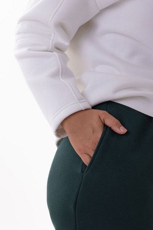 Костюм Костюм Kivviwear 4223433602 экрю-изумруд 
Состав: ПЭ-26%; Хлопок-70%; Эластан-4%;
Сезон: Осень-Зима
Рост: 170

Представляем вам уникальный спортивный костюм, который сочетает в себе стиль и ко