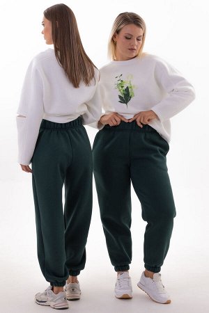Костюм Костюм Kivviwear 4223433601 экрю-изумруд 
Состав: ПЭ-26%; Хлопок-70%; Эластан-4%;
Сезон: Осень-Зима
Рост: 170

Представляем вам уникальный спортивный костюм, который сочетает в себе стиль и ко