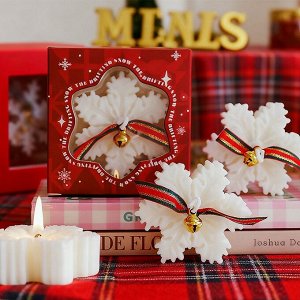 Свеча ароматическая СНЕЖИНКА в коробке с ароматом груши