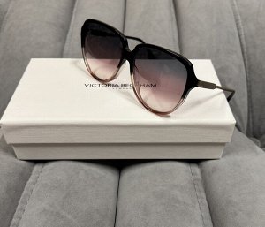Продам солнцезащитные очки Victoria Beckham, в идеальном состоянии, в наличии чек