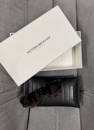 Продам солнцезащитные очки Victoria Beckham, в идеальном состоянии, в наличии чек