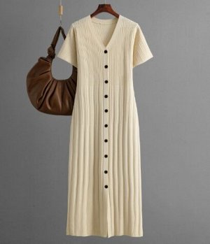 Платье трикотажной вязки приталенное с v-образным вырезом на пуговицах, беж