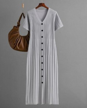 Платье трикотажной вязки приталенное с v-образным вырезом на пуговицах, серый