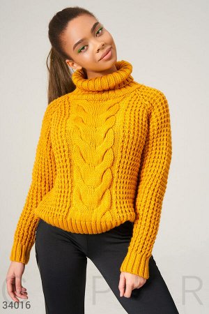 Вязаный женский свитер