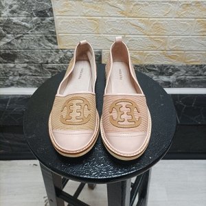 Туфли на низком каблуке