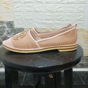 Туфли на низком каблуке