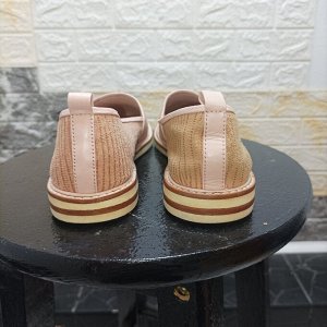 Туфли на низком каблуке